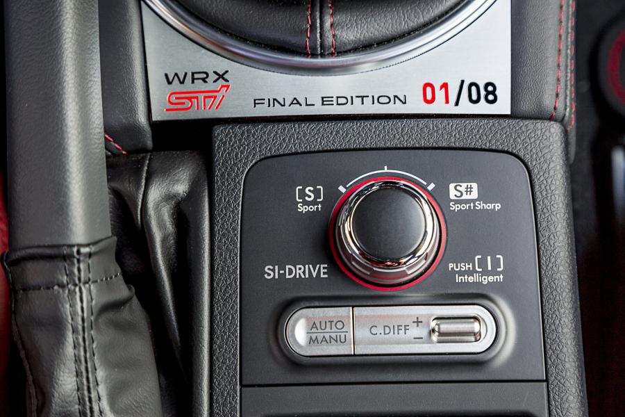Детали интерьера Subaru WRX STI Final Edition 2019 года  (ES) (фото 20 из 40)
